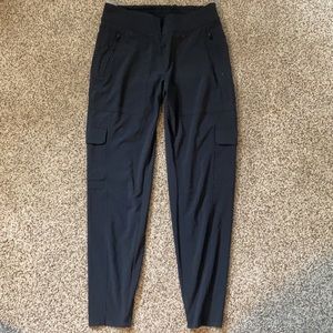 Athleta joggers with 6 pockets! Size 4